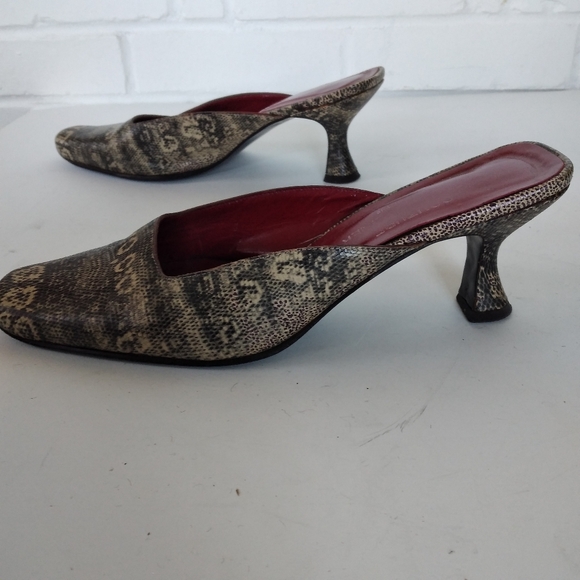 Donald Pliner snake design heels 8.5 - Picture 3 of 6